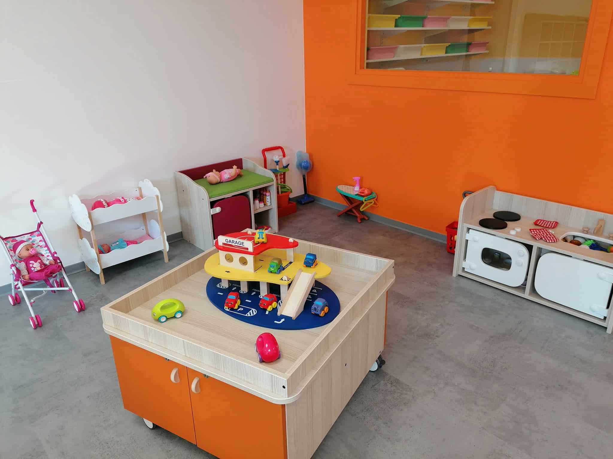 Espace de jeux et d’imitation pour les enfants en micro-crèche
